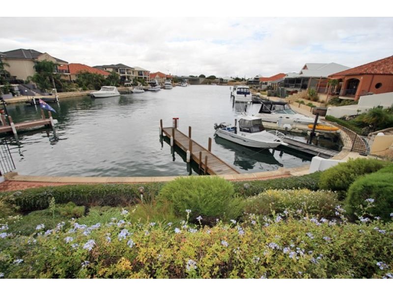 19 Eunamara Retreat, Halls Head WA 6210