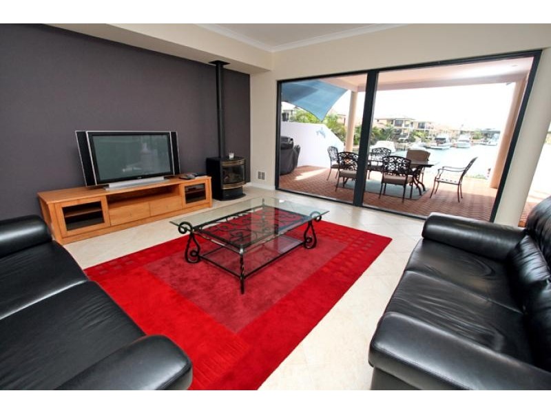 19 Eunamara Retreat, Halls Head WA 6210
