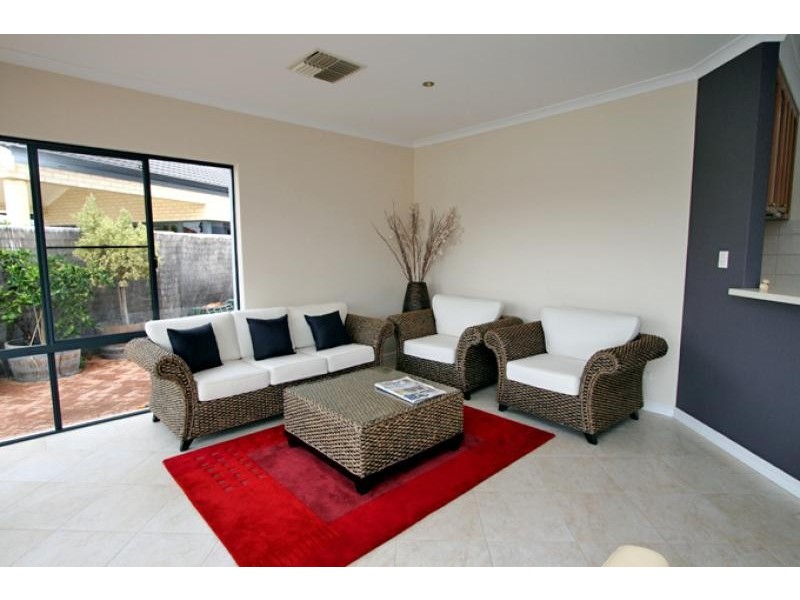 19 Eunamara Retreat, Halls Head WA 6210