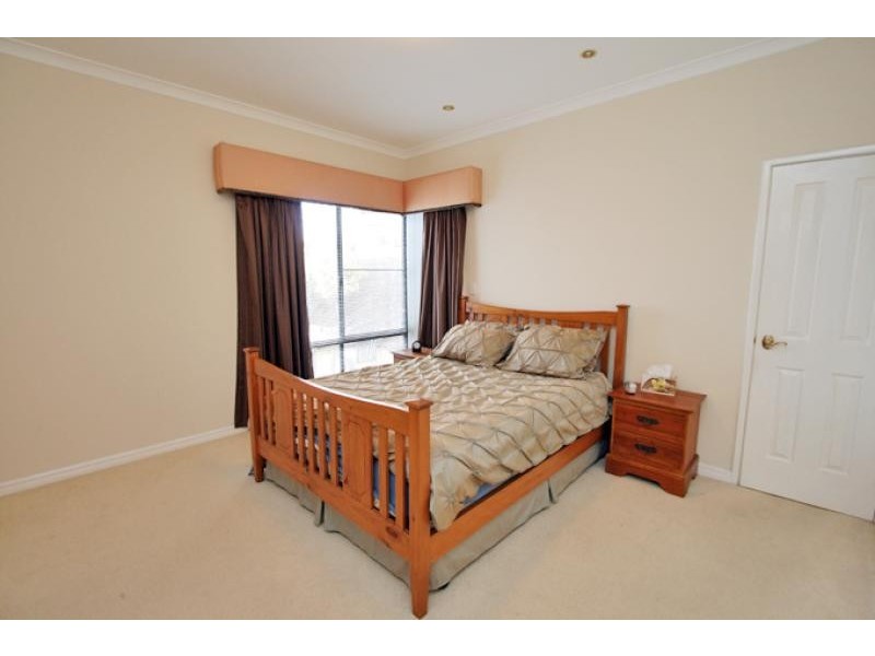 19 Eunamara Retreat, Halls Head WA 6210