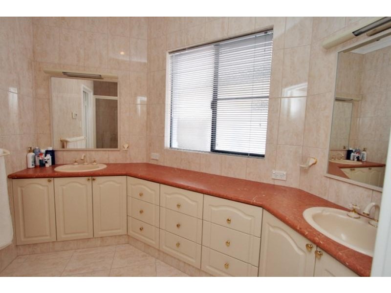 19 Eunamara Retreat, Halls Head WA 6210