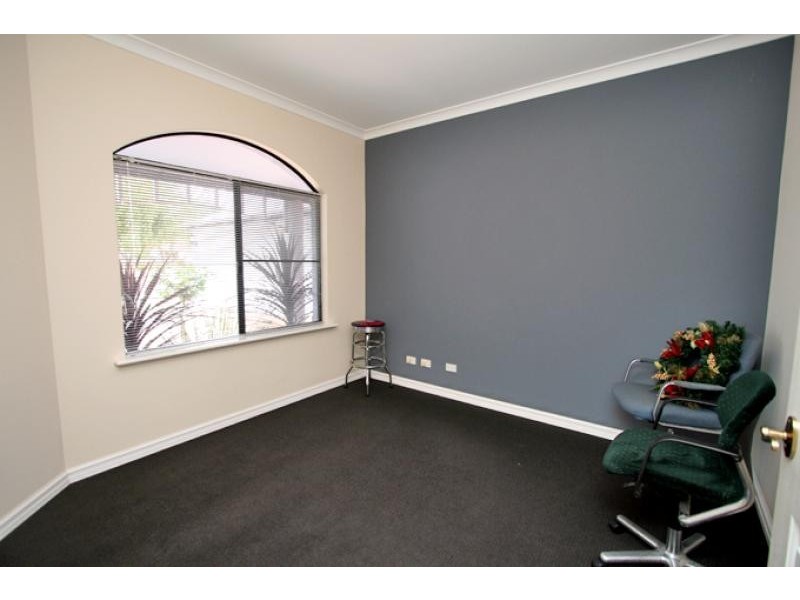 19 Eunamara Retreat, Halls Head WA 6210