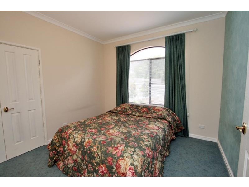 19 Eunamara Retreat, Halls Head WA 6210