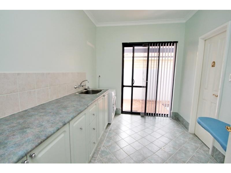 19 Eunamara Retreat, Halls Head WA 6210