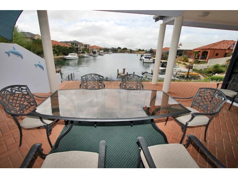 19 Eunamara Retreat, Halls Head WA 6210