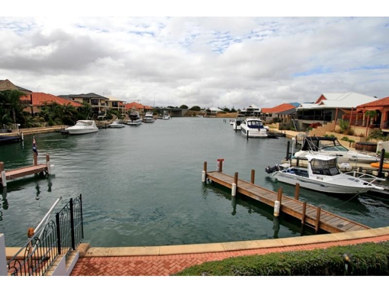 19 Eunamara Retreat, Halls Head WA 6210
