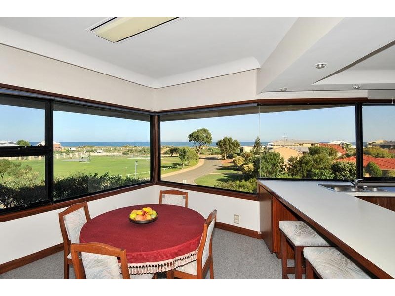 16 Breaker Close, Silver Sands WA 6210