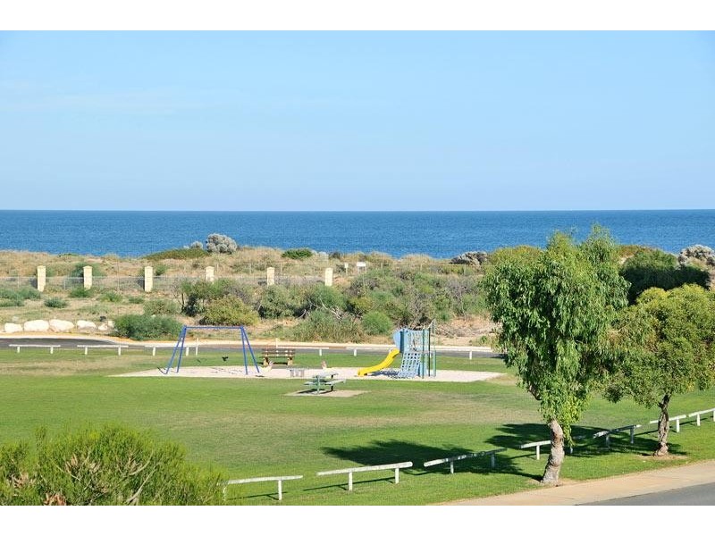 16 Breaker Close, Silver Sands WA 6210