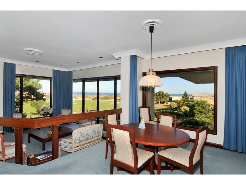 16 Breaker Close, Silver Sands WA 6210