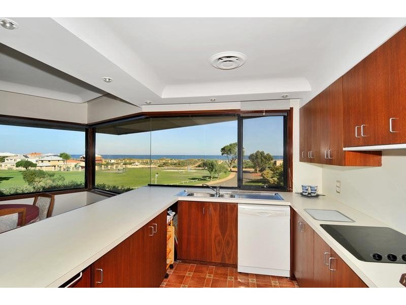 16 Breaker Close, Silver Sands WA 6210