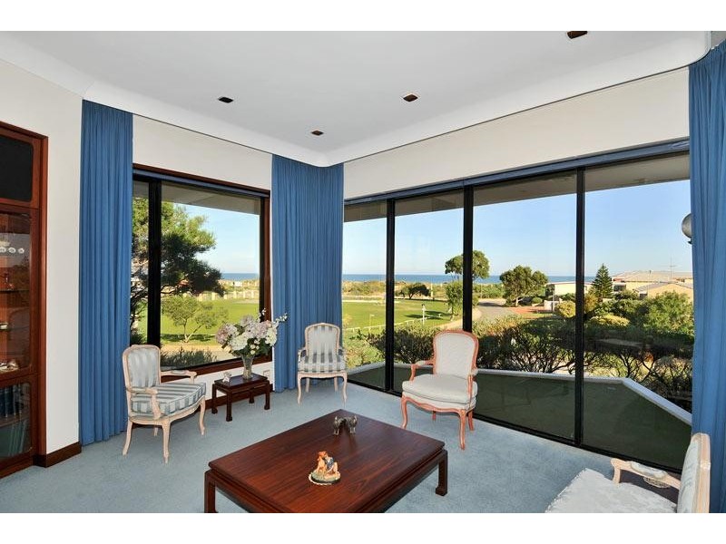 16 Breaker Close, Silver Sands WA 6210