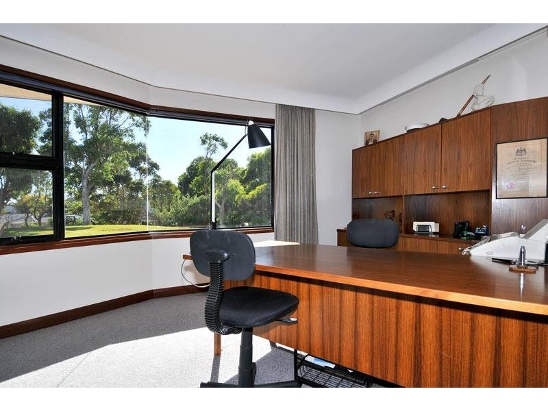 16 Breaker Close, Silver Sands WA 6210