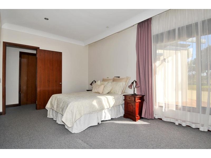 16 Breaker Close, Silver Sands WA 6210