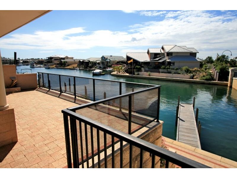 12 Condor Mews, Halls Head WA 6210