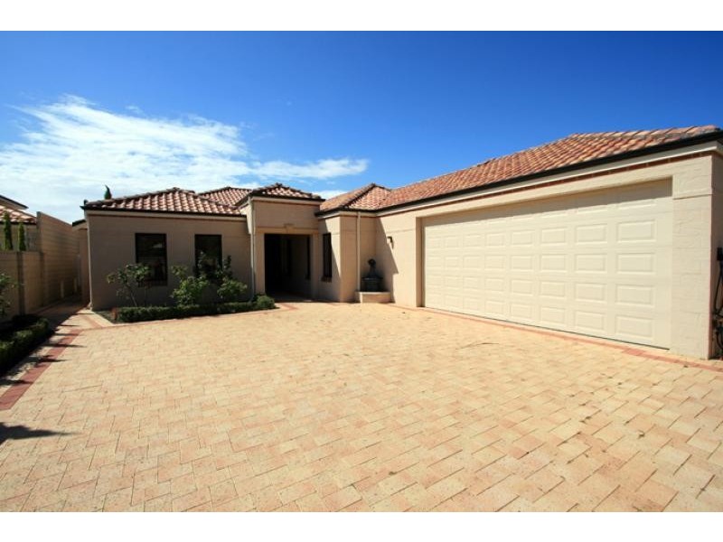 12 Condor Mews, Halls Head WA 6210