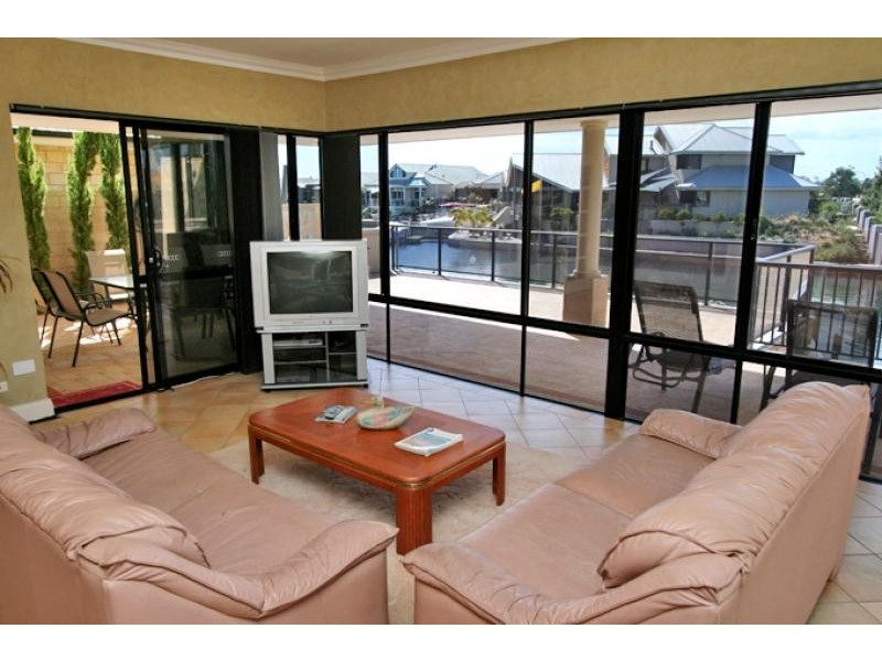 12 Condor Mews, Halls Head WA 6210