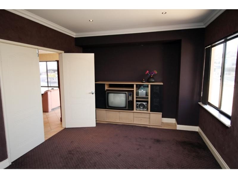 12 Condor Mews, Halls Head WA 6210
