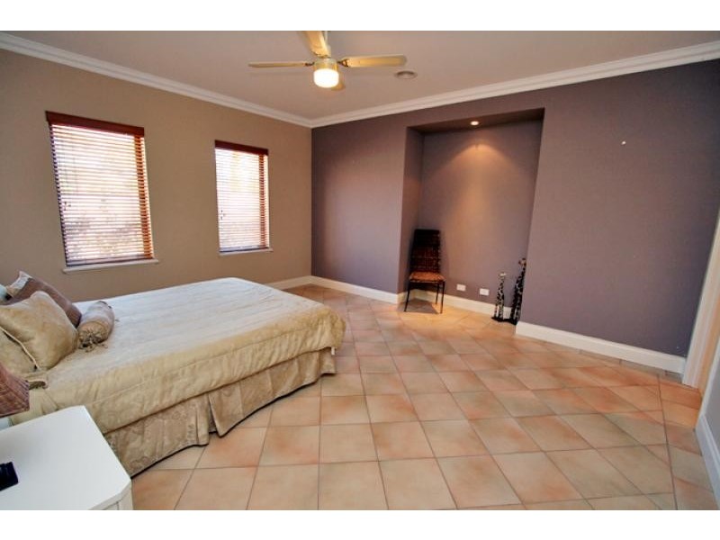 12 Condor Mews, Halls Head WA 6210