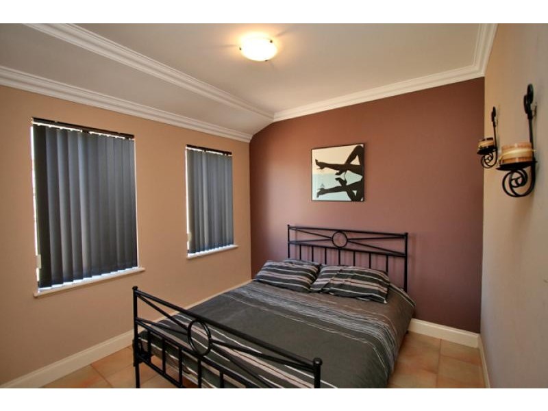 12 Condor Mews, Halls Head WA 6210
