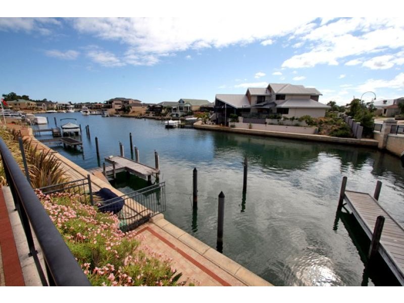 12 Condor Mews, Halls Head WA 6210