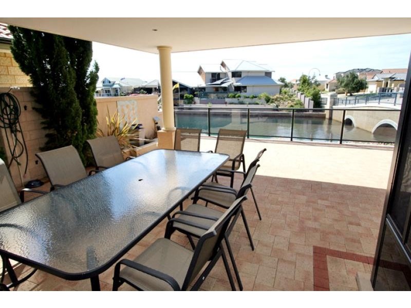 12 Condor Mews, Halls Head WA 6210