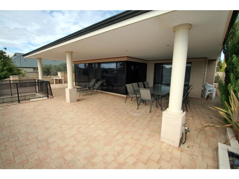 12 Condor Mews, Halls Head WA 6210