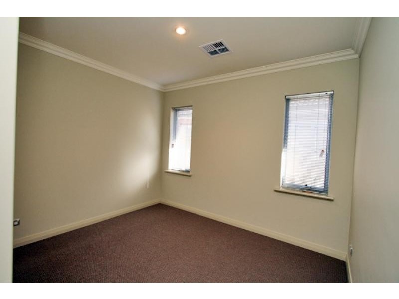 19 Twilight Court, Dudley Park WA 6210