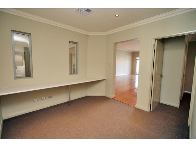 19 Twilight Court, Dudley Park WA 6210