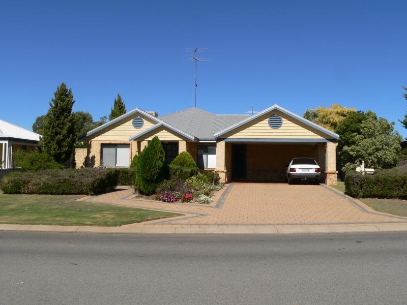 7 Suncrest Meander, Meadow Springs WA 6210