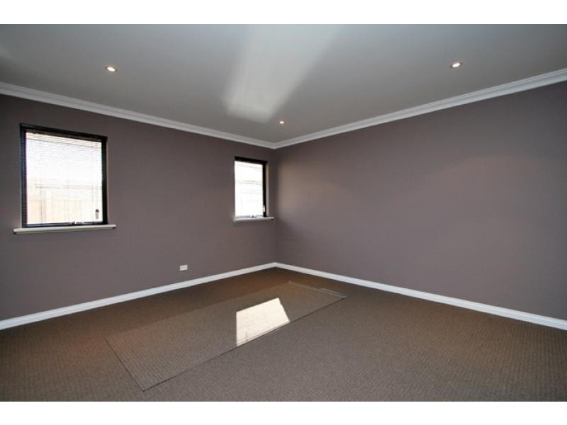 60 Chatsworth Drive, Erskine WA 6210