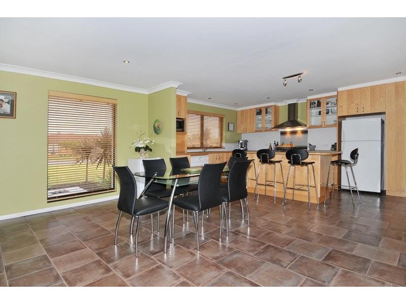 8 Curlew Street, Dudley Park WA 6210