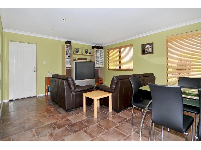 8 Curlew Street, Dudley Park WA 6210