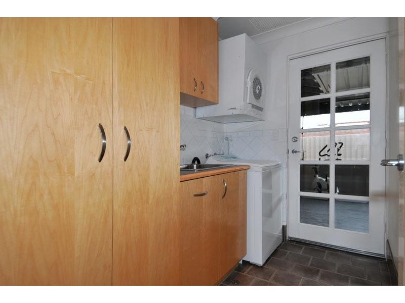 8 Curlew Street, Dudley Park WA 6210