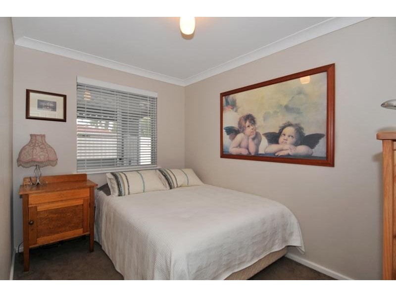 8 Curlew Street, Dudley Park WA 6210