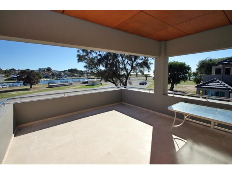 54 Fairbridge Road, Halls Head WA 6210