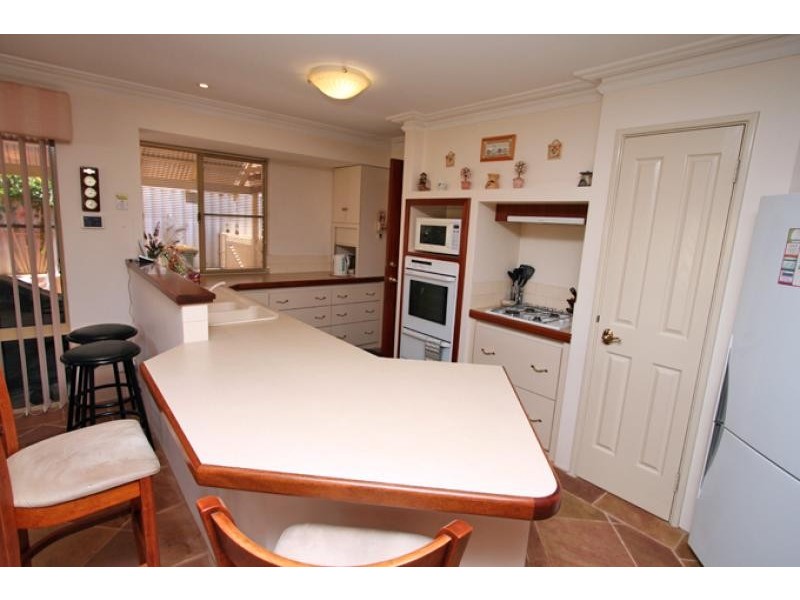 84 Templetonia Promenade, Halls Head WA 6210