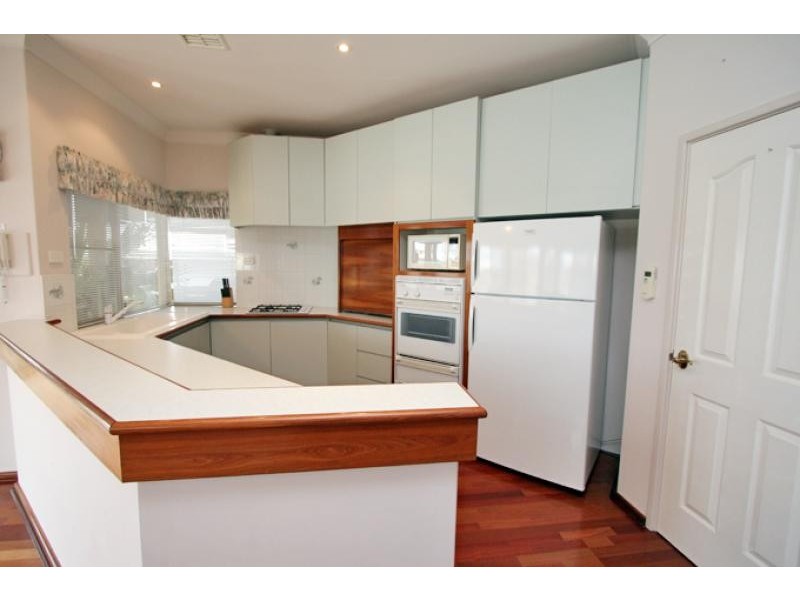 14 Baruna Court, Halls Head WA 6210