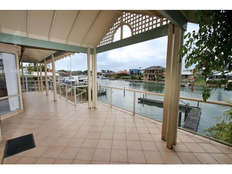 14 Baruna Court, Halls Head WA 6210