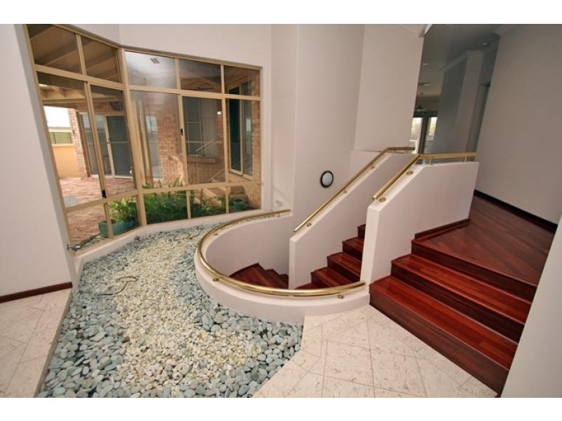 14 Baruna Court, Halls Head WA 6210