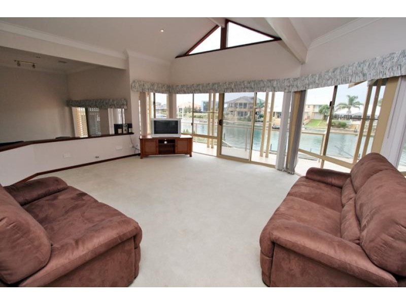 14 Baruna Court, Halls Head WA 6210