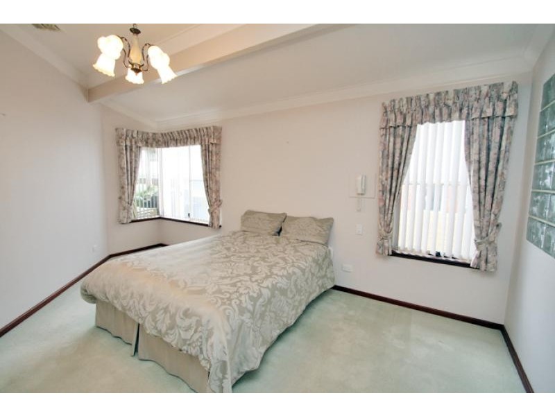 14 Baruna Court, Halls Head WA 6210