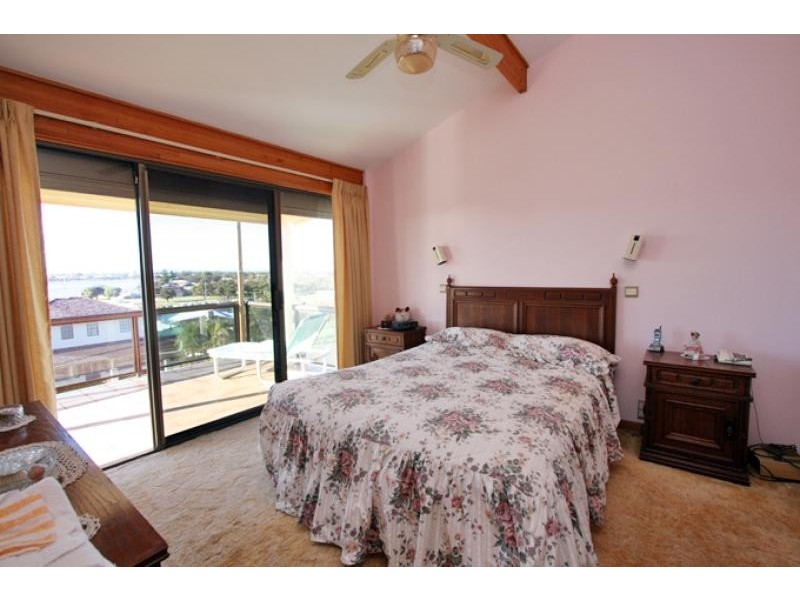 22 Hill Street, Halls Head WA 6210