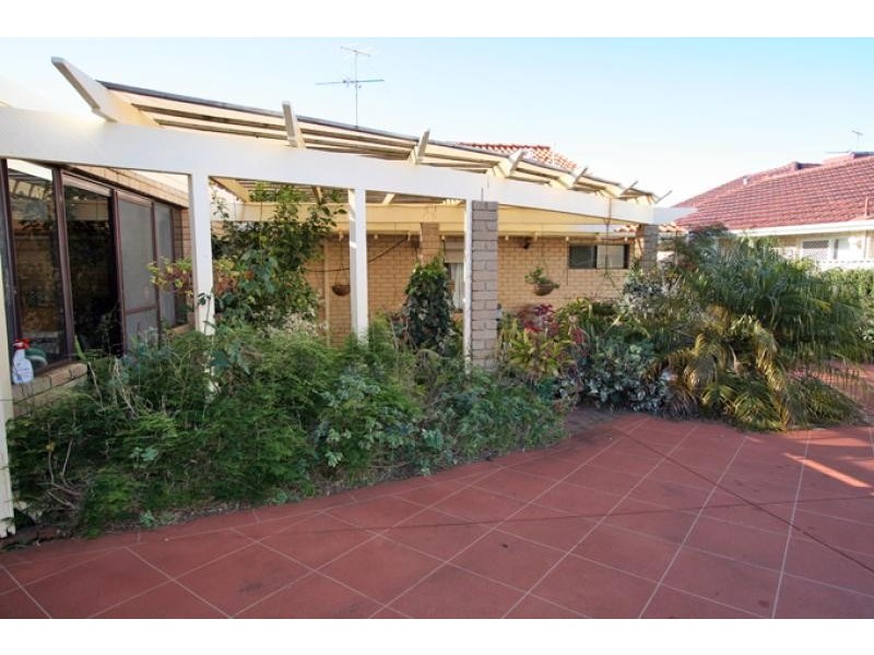 22 Hill Street, Halls Head WA 6210