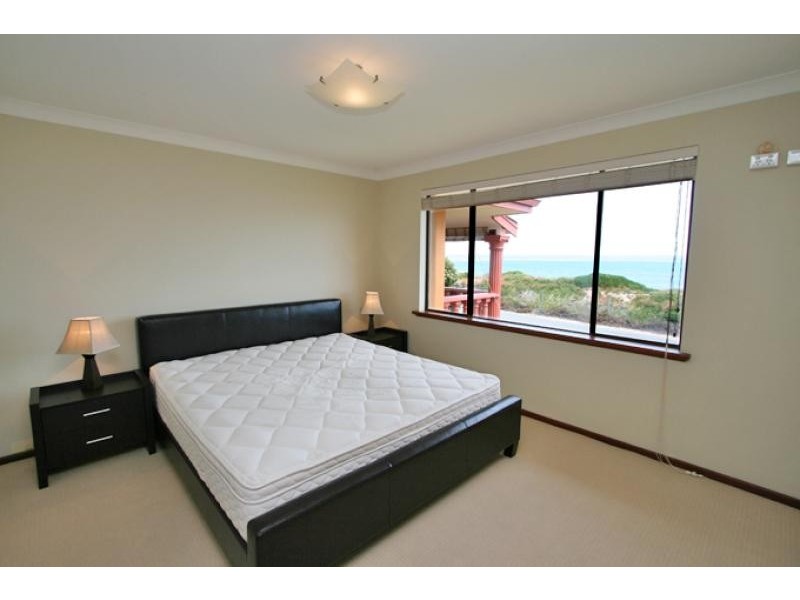 1/56 Halls Head Parade, Halls Head WA 6210
