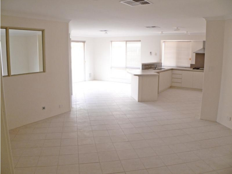 11 Chyverton Corner, Erskine WA 6210