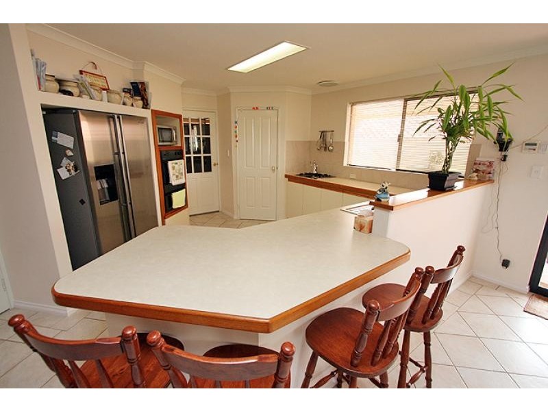 44 Paradise Circuit, Halls Head WA 6210