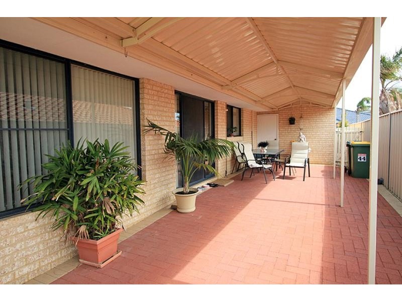 44 Paradise Circuit, Halls Head WA 6210