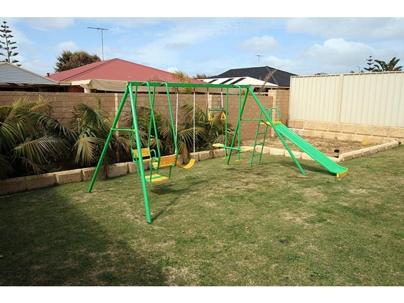 44 Paradise Circuit, Halls Head WA 6210
