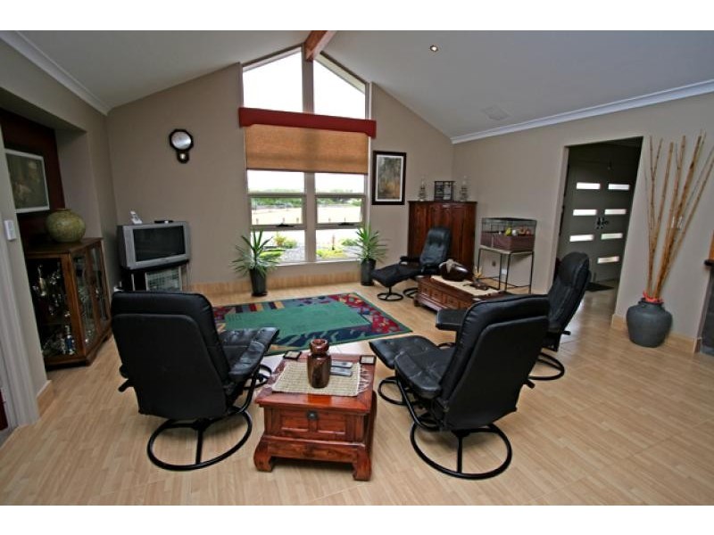 39 Quandong Parkway, Halls Head WA 6210