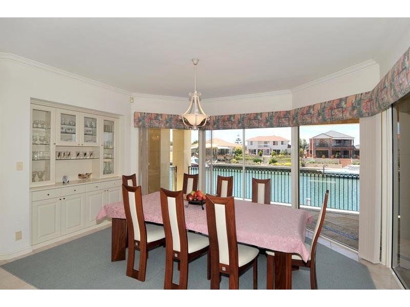 4 Picaroon Place, Mandurah WA 6210